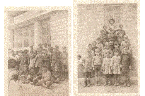 Deux photographies anciennes de groupes d’élèves devant le bâtiment de l’école